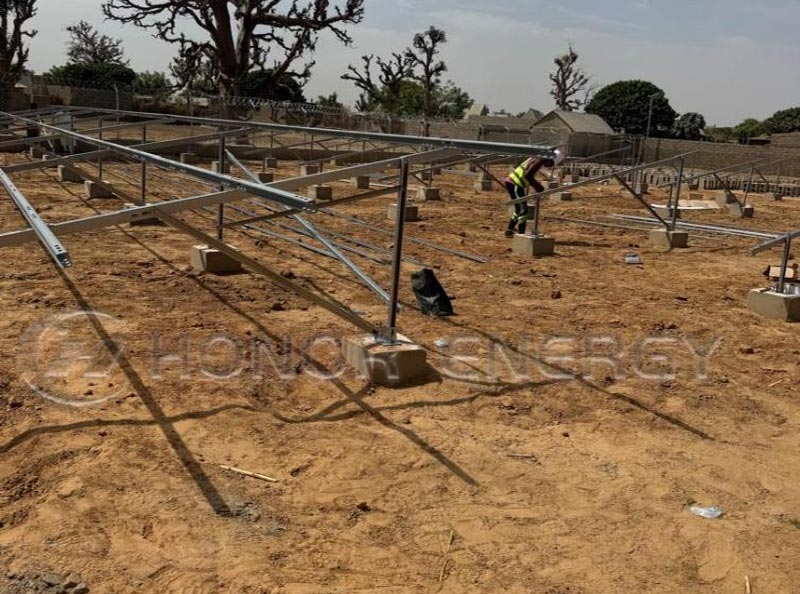 Relatório no local: Instalação de uma usina de energia solar fotovoltaica de 1,7 MW na Nigéria