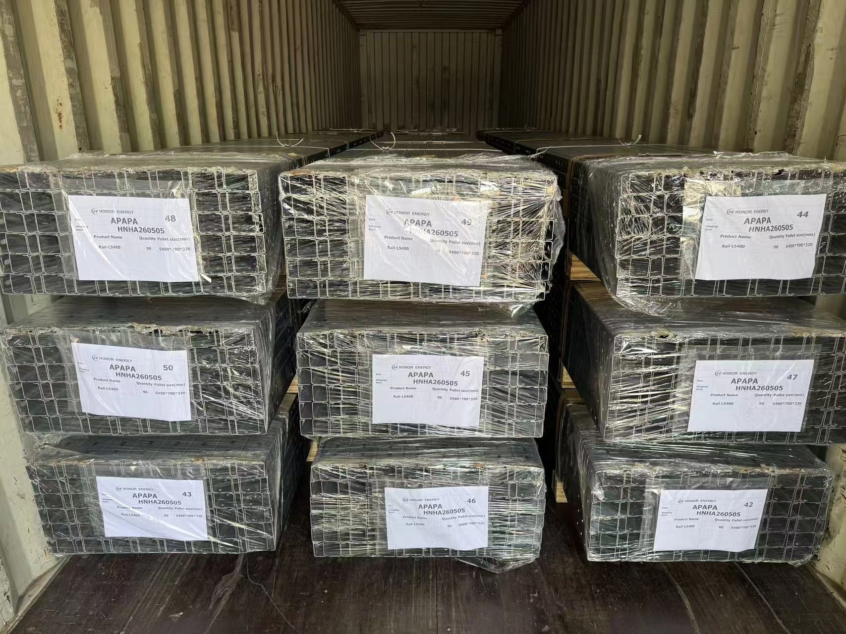 Remessa de suporte fotovoltaico montado no solo de 12 MW concluída