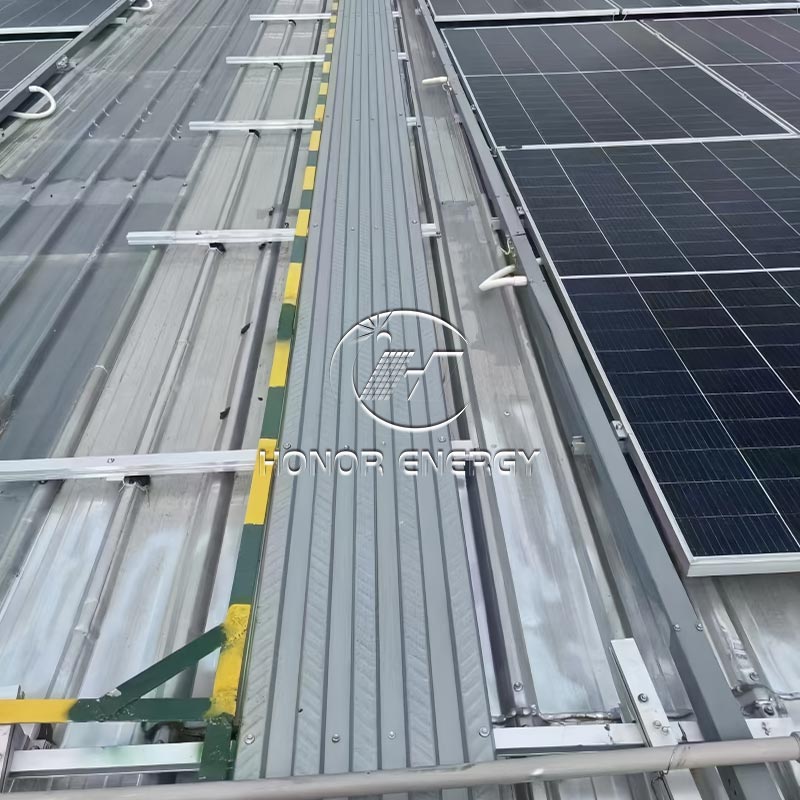 Montagem solar de telhado de aço metal